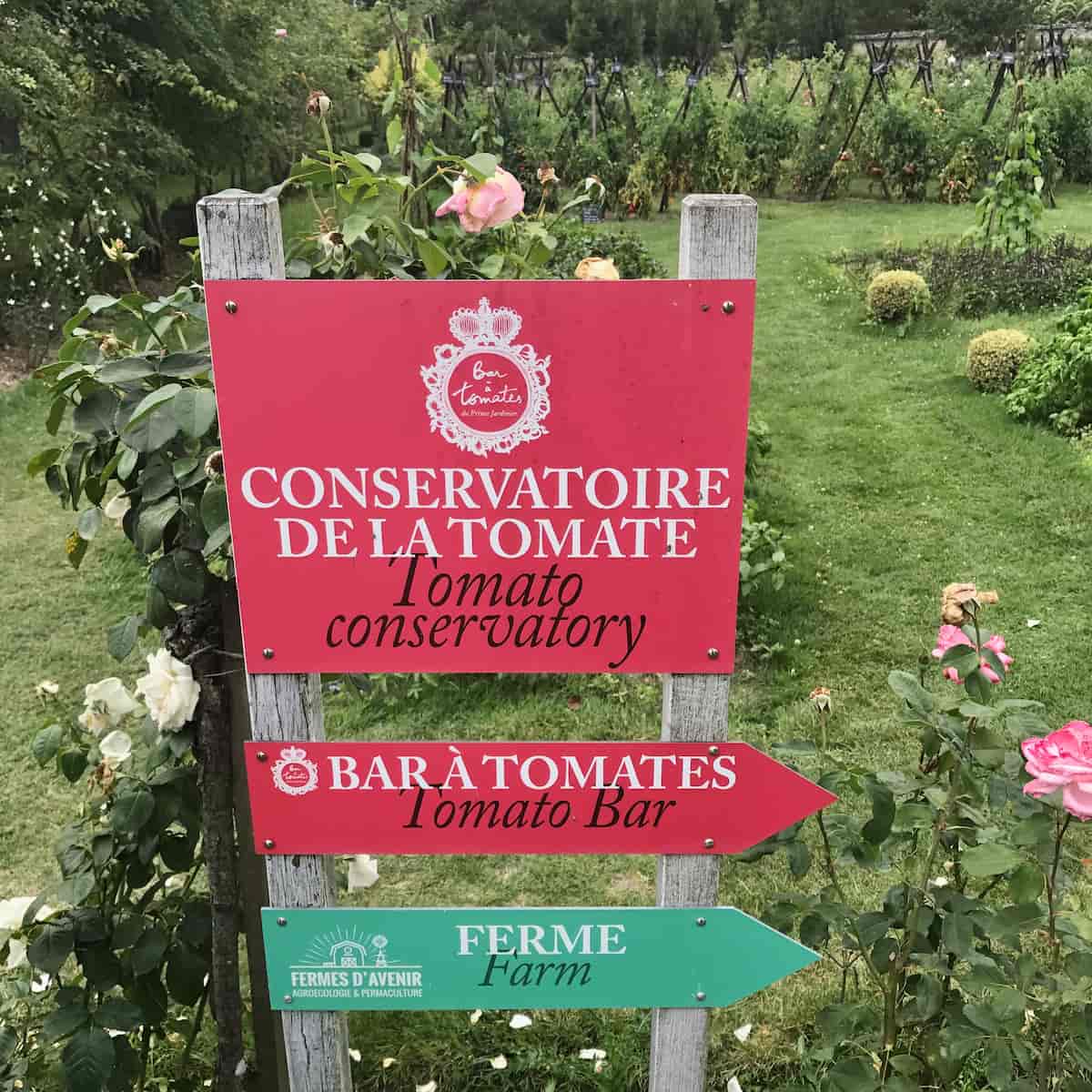 signposts in French to a tomato bar