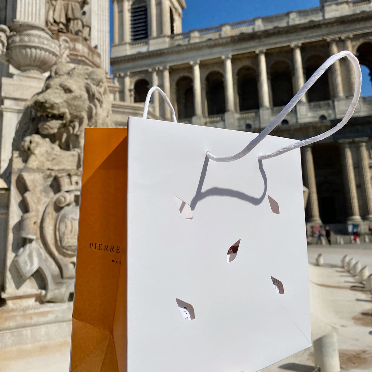 Paris patisserie bag to recycle - white and orange with leaf holes