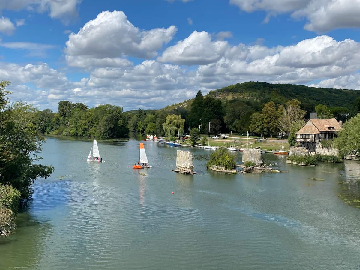 river with sailing boats and bombed bridge