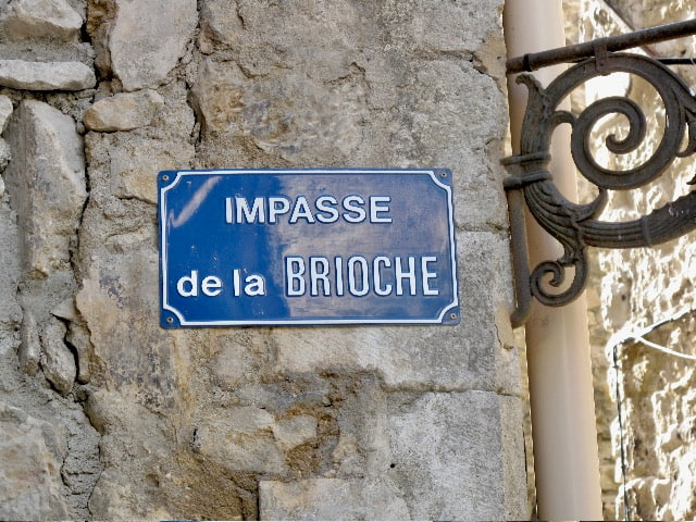 French brioche street sign