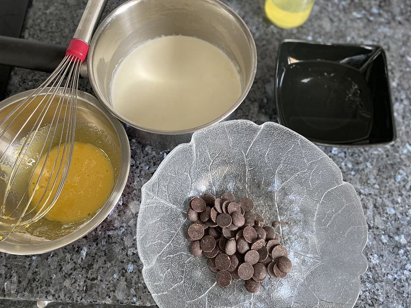 ingredients for making no-bake chocolate creams