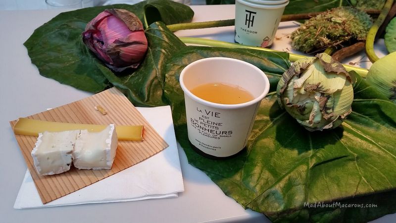Oolong green tea with French cheese