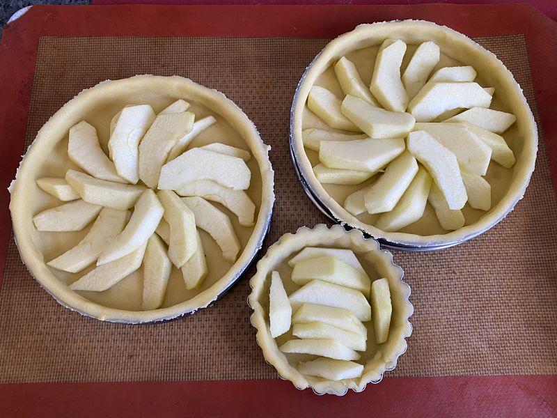 3 french apple custard tarts