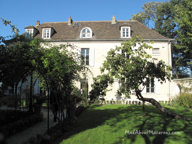 oldest house in Montmartre Paris