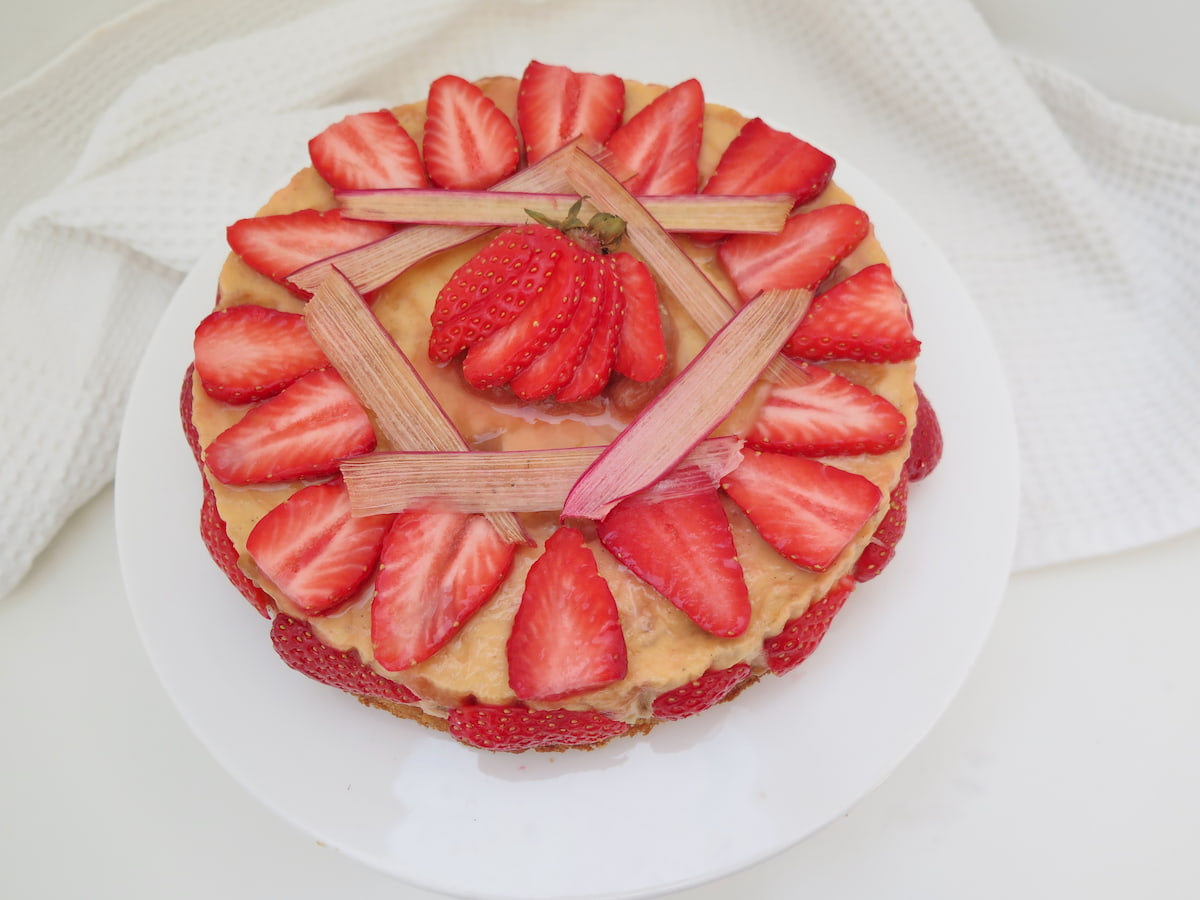 dried rhubarb slices decorating a strawberry cheesecake