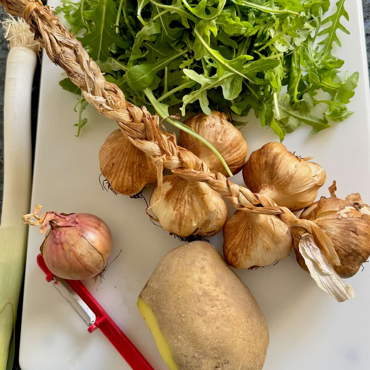 smoked garlic with potato and rocket/arugula leaves