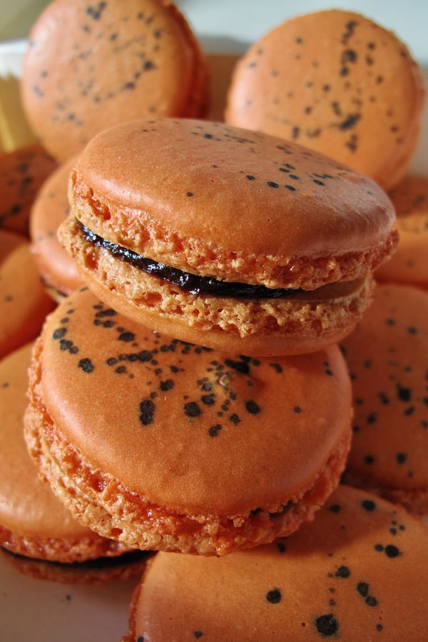 Prune orange Armagnac Macarons