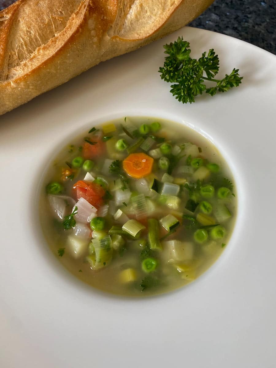 bowl of fresh vegetable soup with French bread