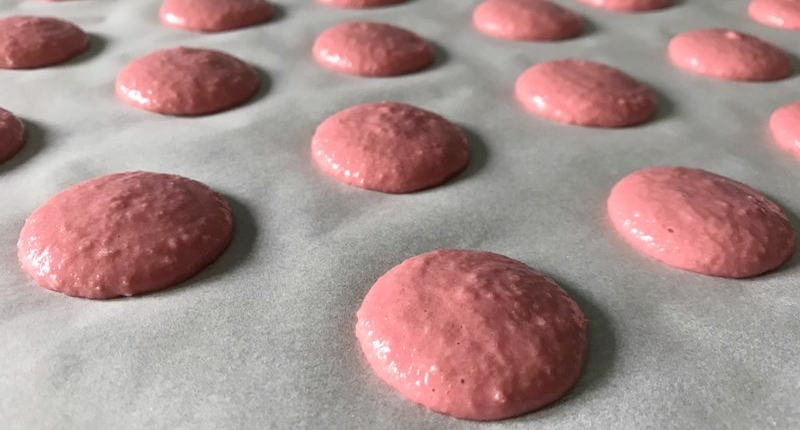 Raspberry vegan macarons