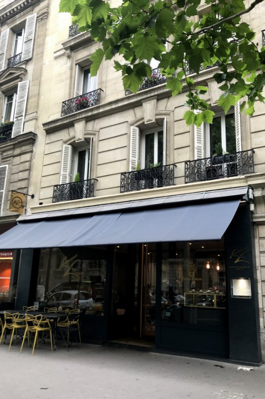 Air-conditioned paris tea salons