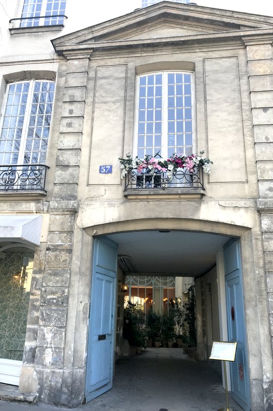 air-conditioned paris tea salons