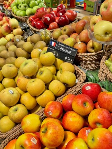 baskets of different varieties of apples in France