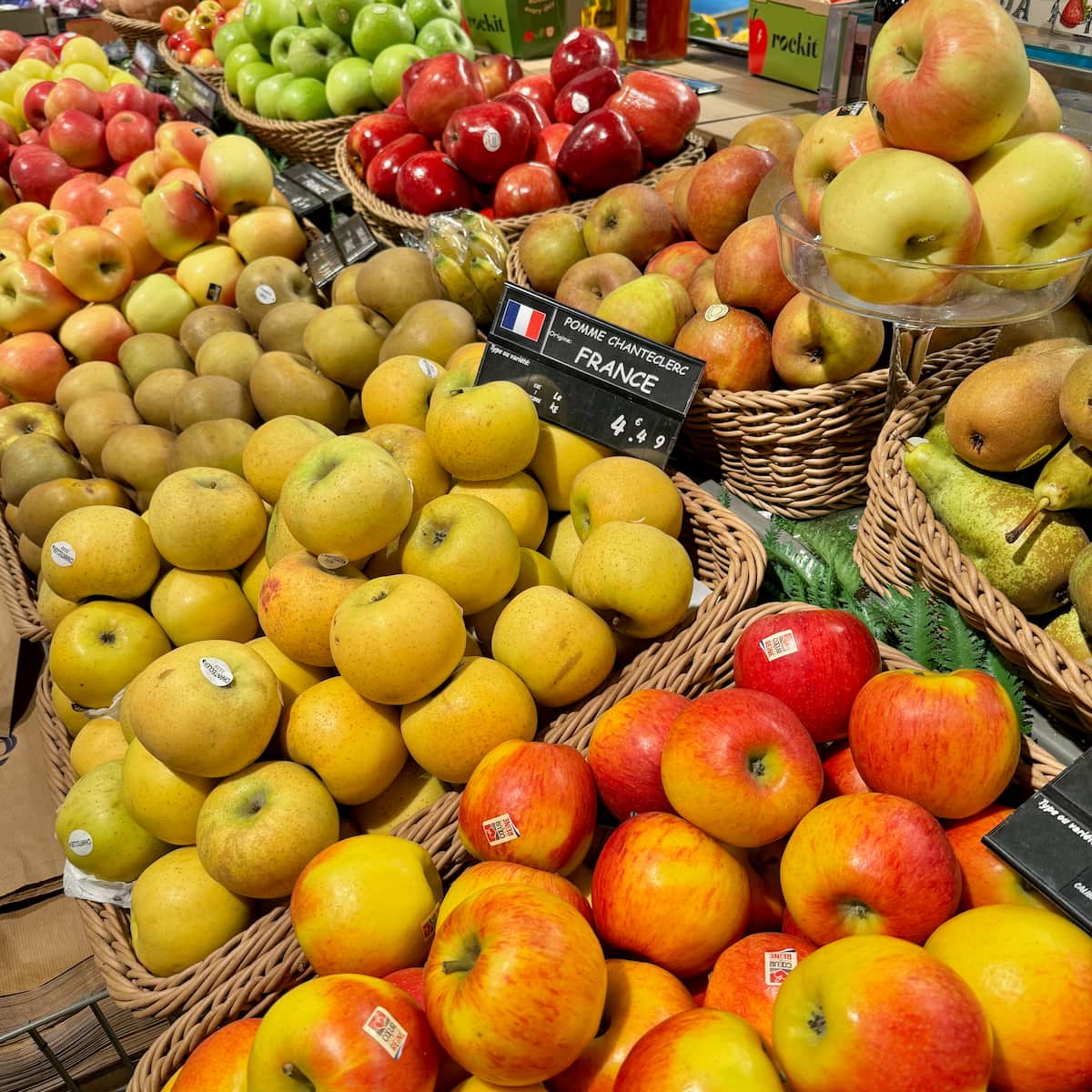 baskets of different varieties of apples in France