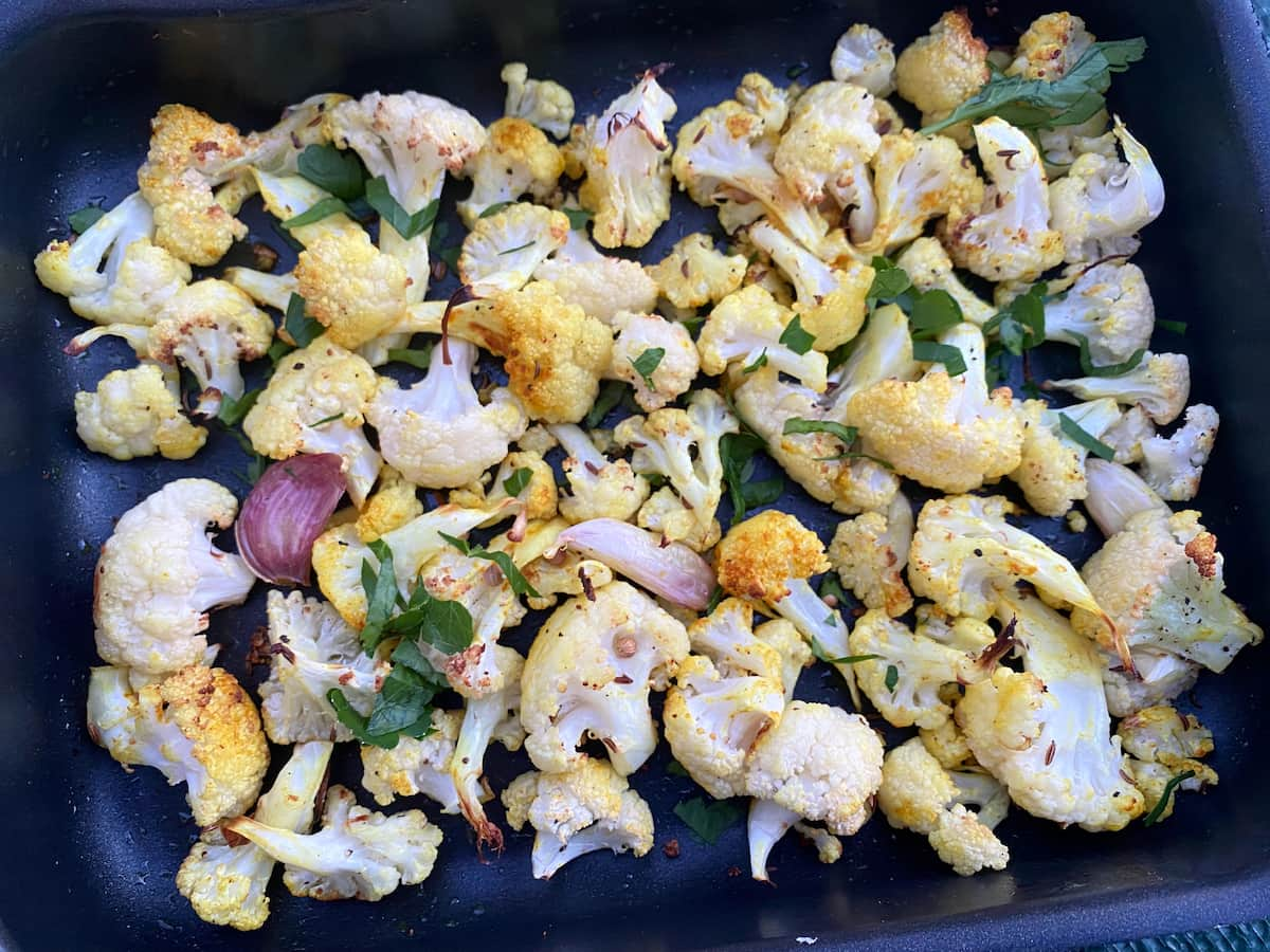 roasted cauliflower with spices and garlic