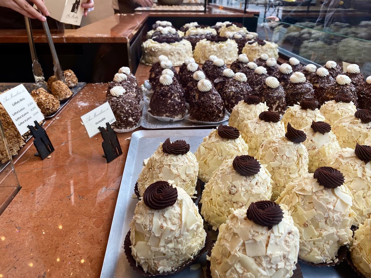 mixing-merveilleux-meringue-filling meringue cakes fred Paris