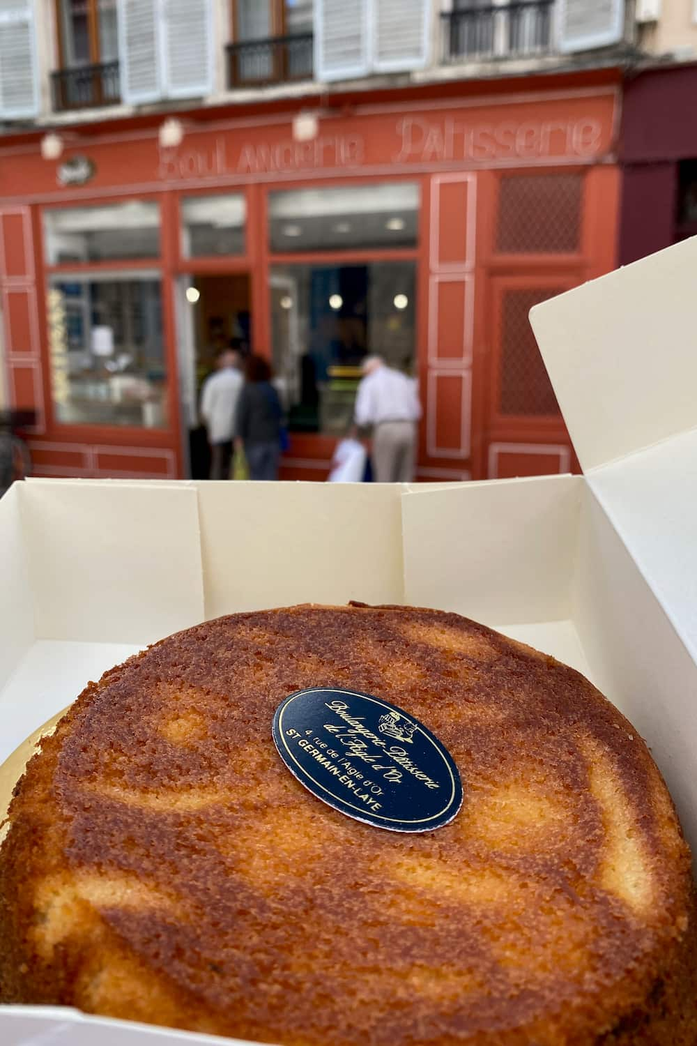 cake box outside a French patisserie