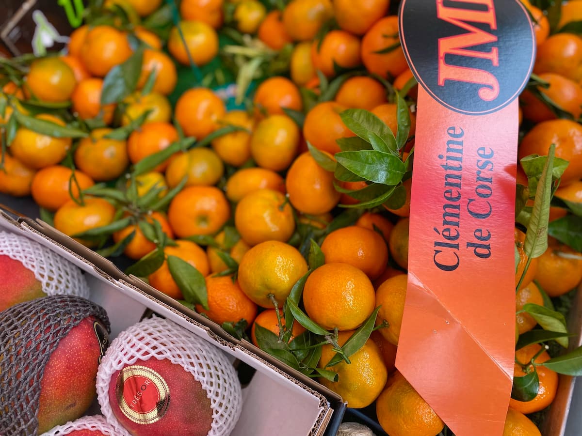 pile of clementine oranges 