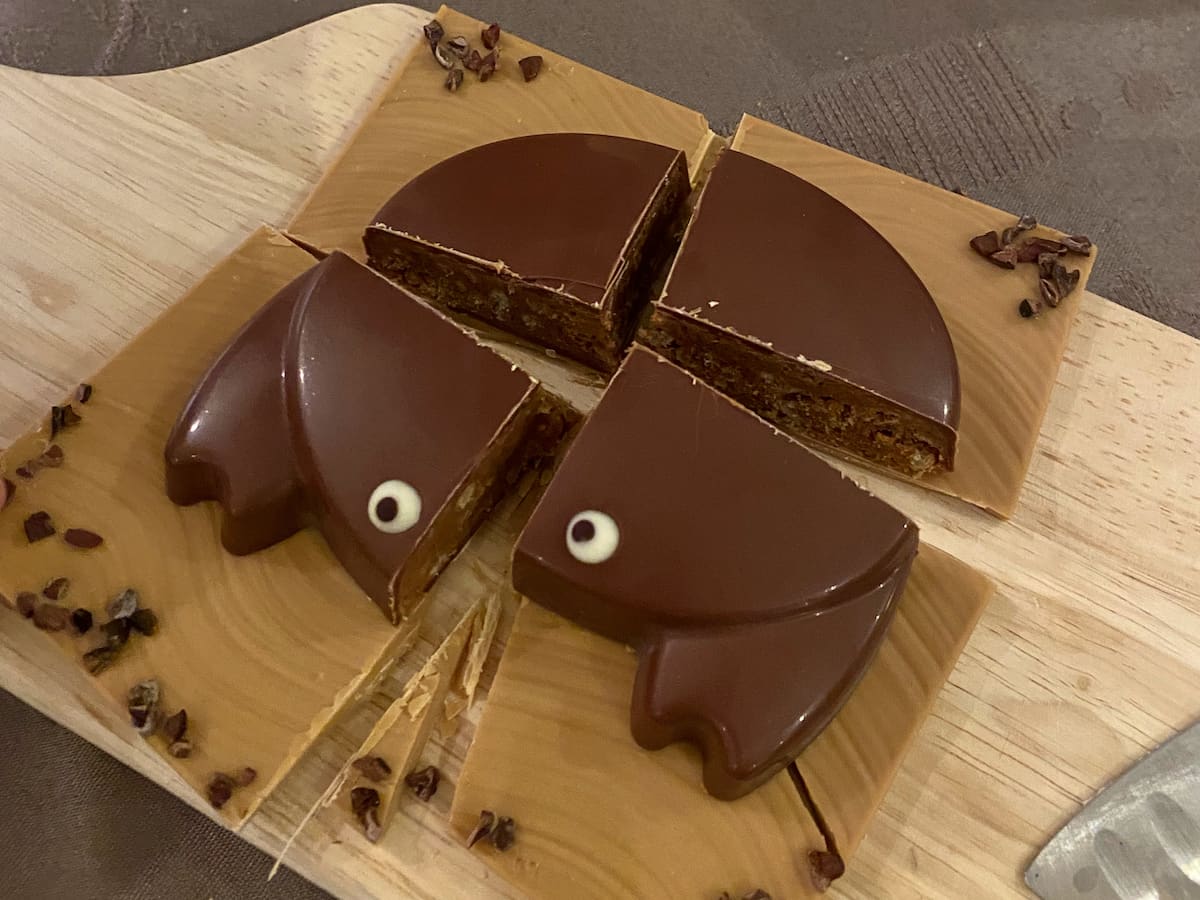 chocolate crab cut into 4