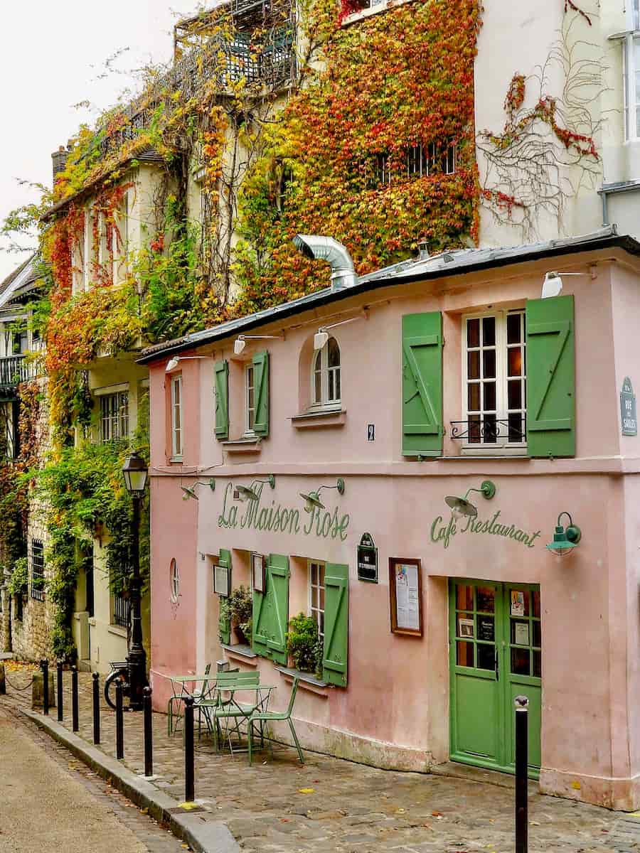 La Maison Rose restaurant and café in Montmartre with fall colours