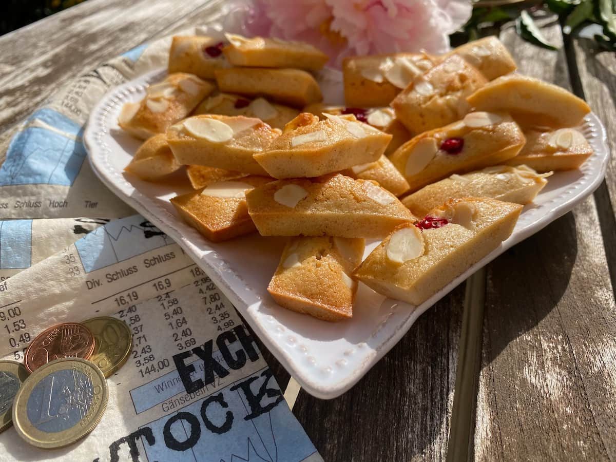 financier teacakes in the shape of golden bars