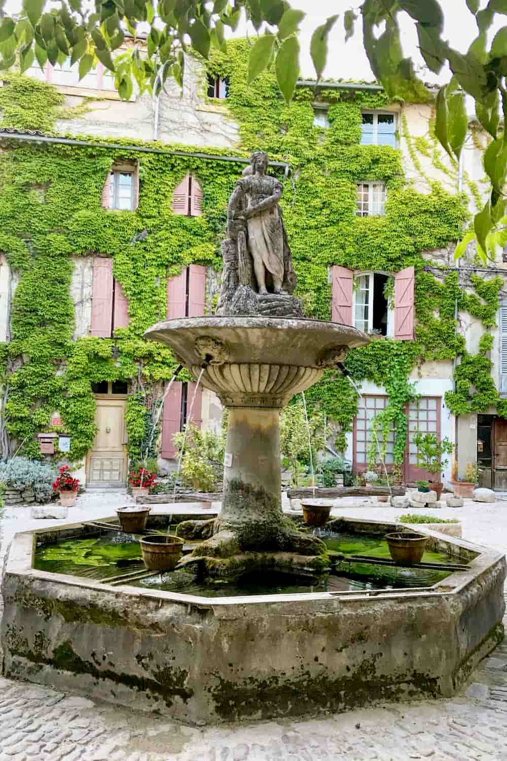 provencal village of Saignon fountain