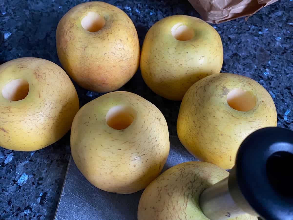 Coring chantecler yellow apples