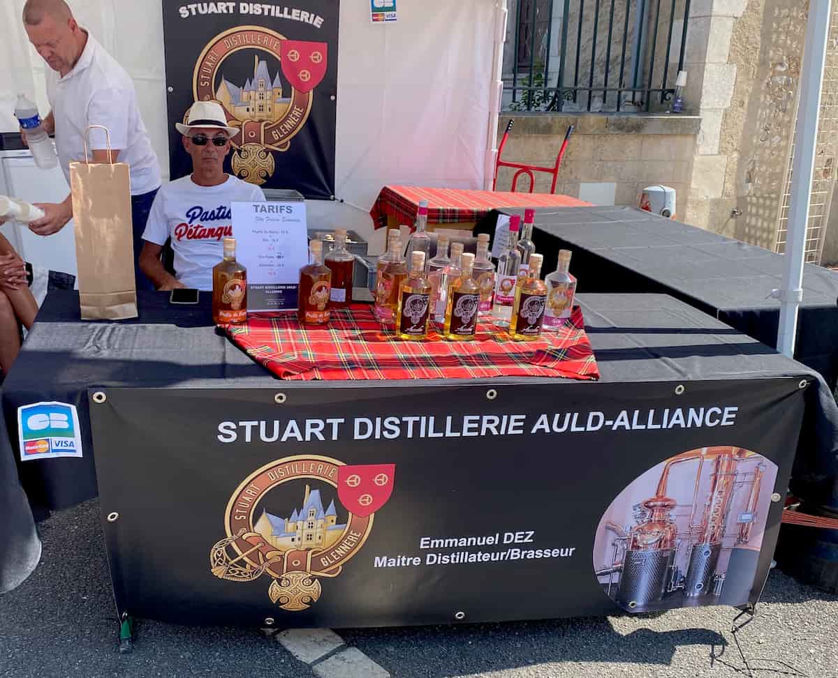 stand selling bottles of gin and Absinthe