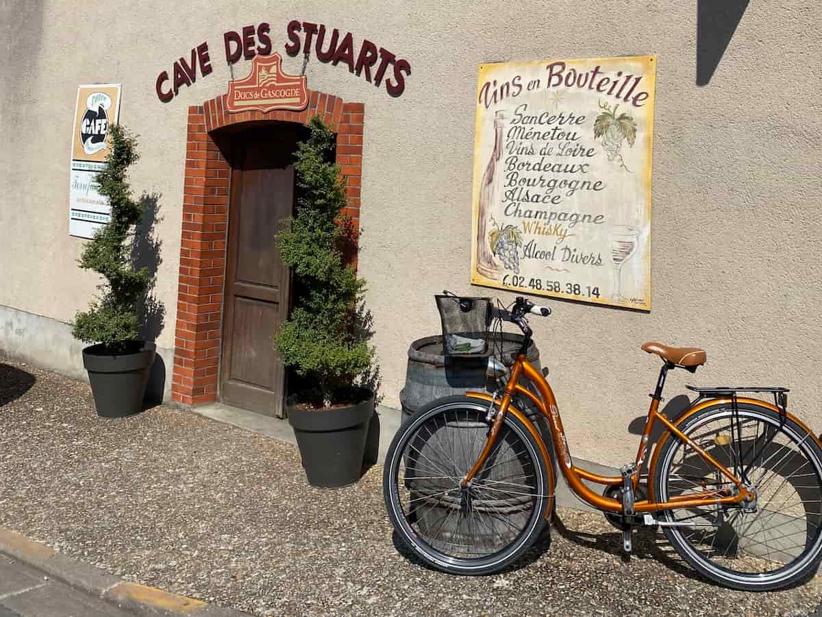 Cave des Stuarts - bike outside a wine cellar in France