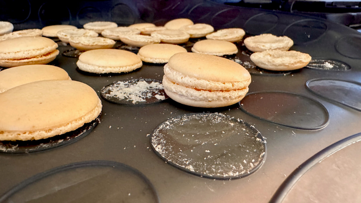 macarons sticking to a silicone macaron mat with grooves
