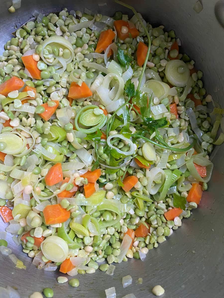 pot of split peas with carrots and leeks