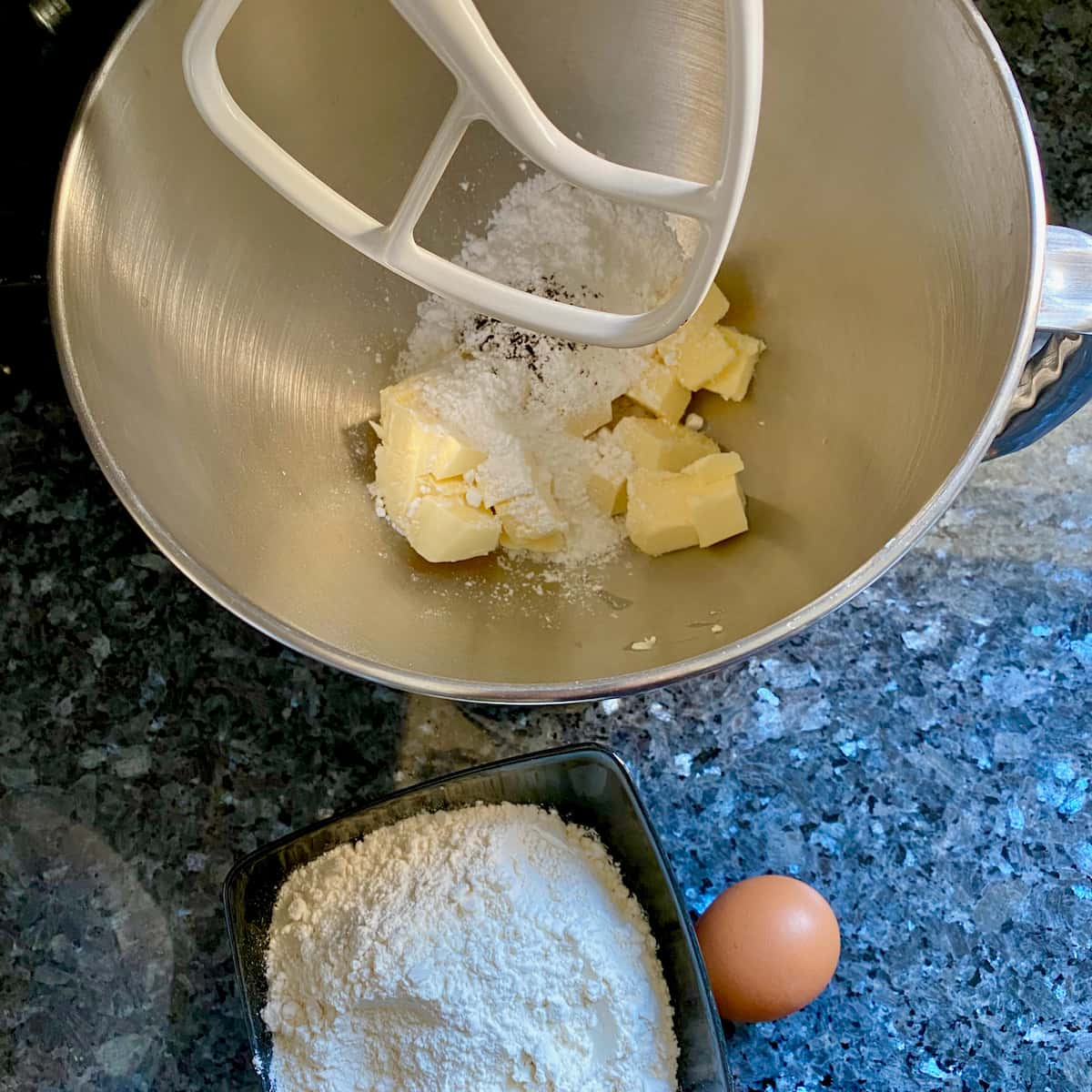 pâte sucrée ingredients: butter, icing sugar, an egg and flour - plus a little vanilla powder