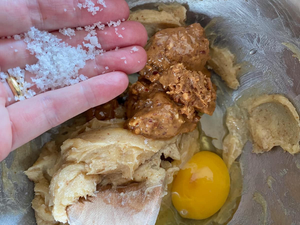 a good pinch of flower salt in the hand before adding to the peanut butter cookie dough mixture