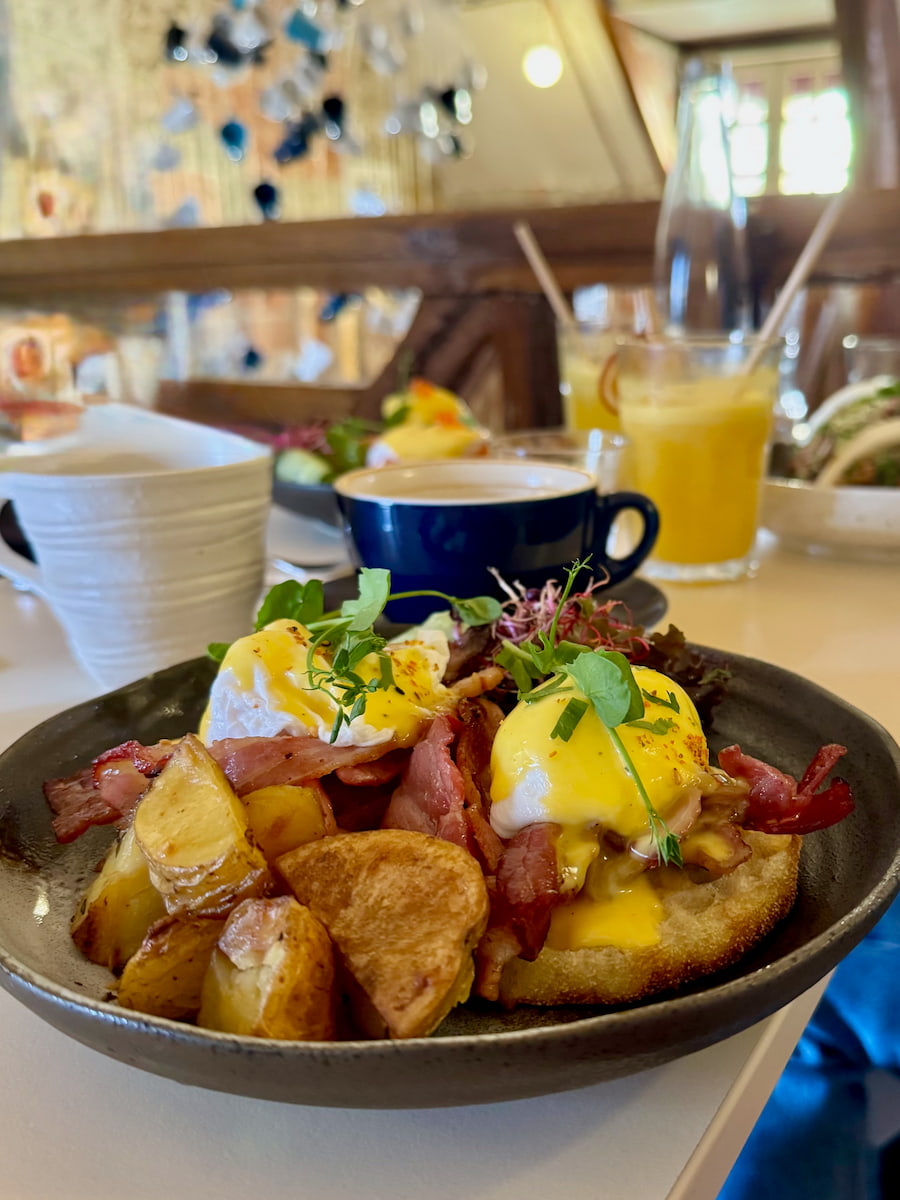 brunch of Eggs benedict with potatoes and bacon at Luwei cafe in Fontainebleau